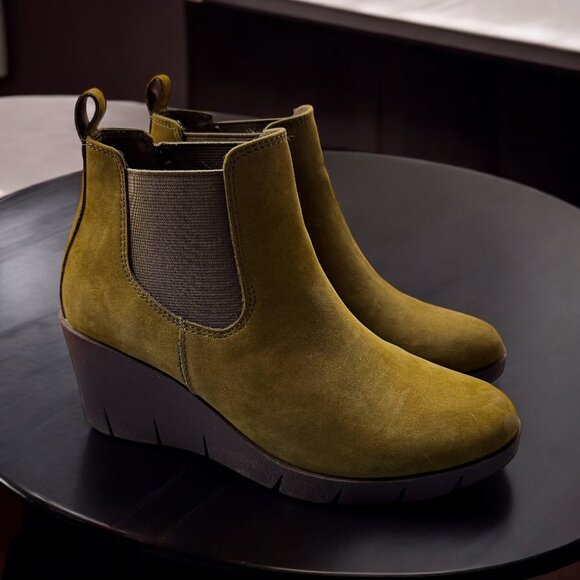 Cliffs by WHITE MOUNTAIN Shoes - Cliffs Olive Green Wedge Booties Percy Size 6.5 M Leather Like New With Box